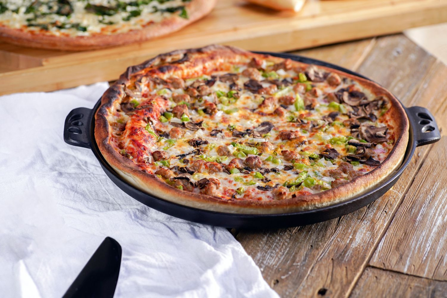 Pizza Pfanne Backform 36cm Camp Chef hervorragende Backeigenschaften durch das Material Gusseisen