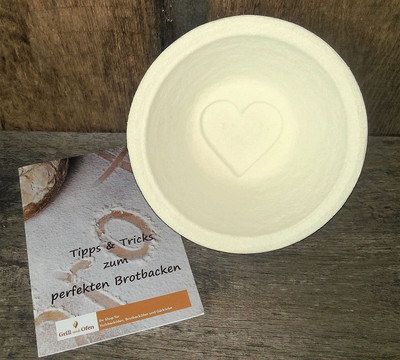 Gärkorb Gärkörbchen Holzschliff für 0,75 kg Brote rund mit Bodenmuster Herz, inkl. Info 